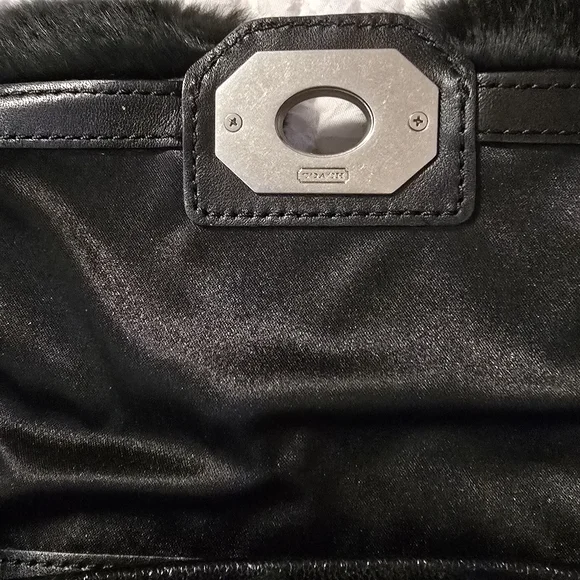 STUNNING LTD ED COACH AUTH NWOT BLACK RABBIT FUR WRISTLET CLUTCH 🤍 - Picture 3 of 6